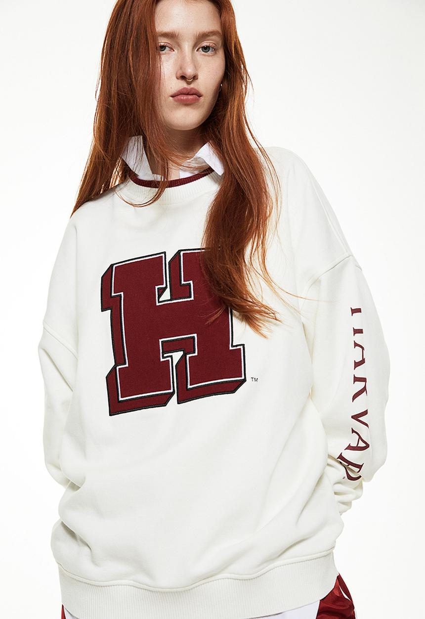 H&M - Oversized printed sweatshirt - cream harvard university