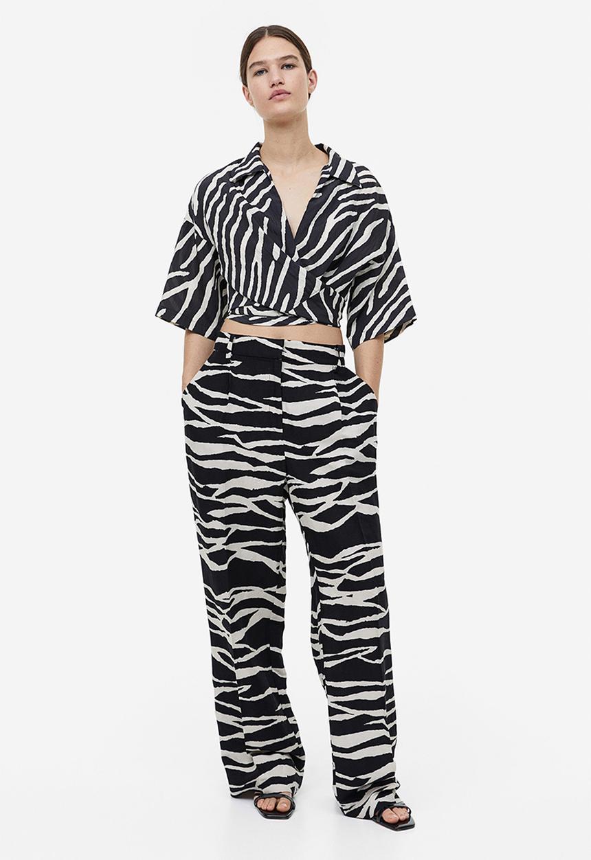 H&M - Tie-detail blouse - dark brown zebra print