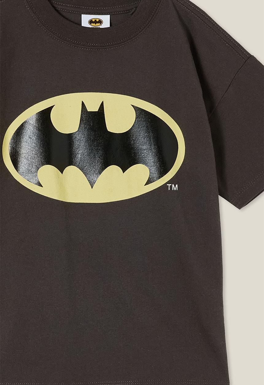 Cotton On - License drop shoulder short sleeve tee - lcn wb phantom wash/batman crime fighter