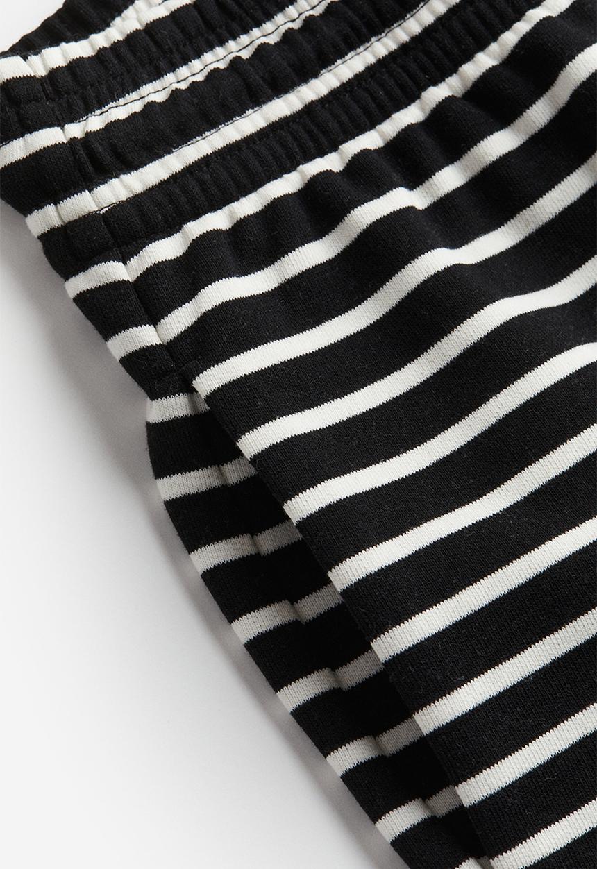 H&M - Sweatshirt shorts - black/white striped