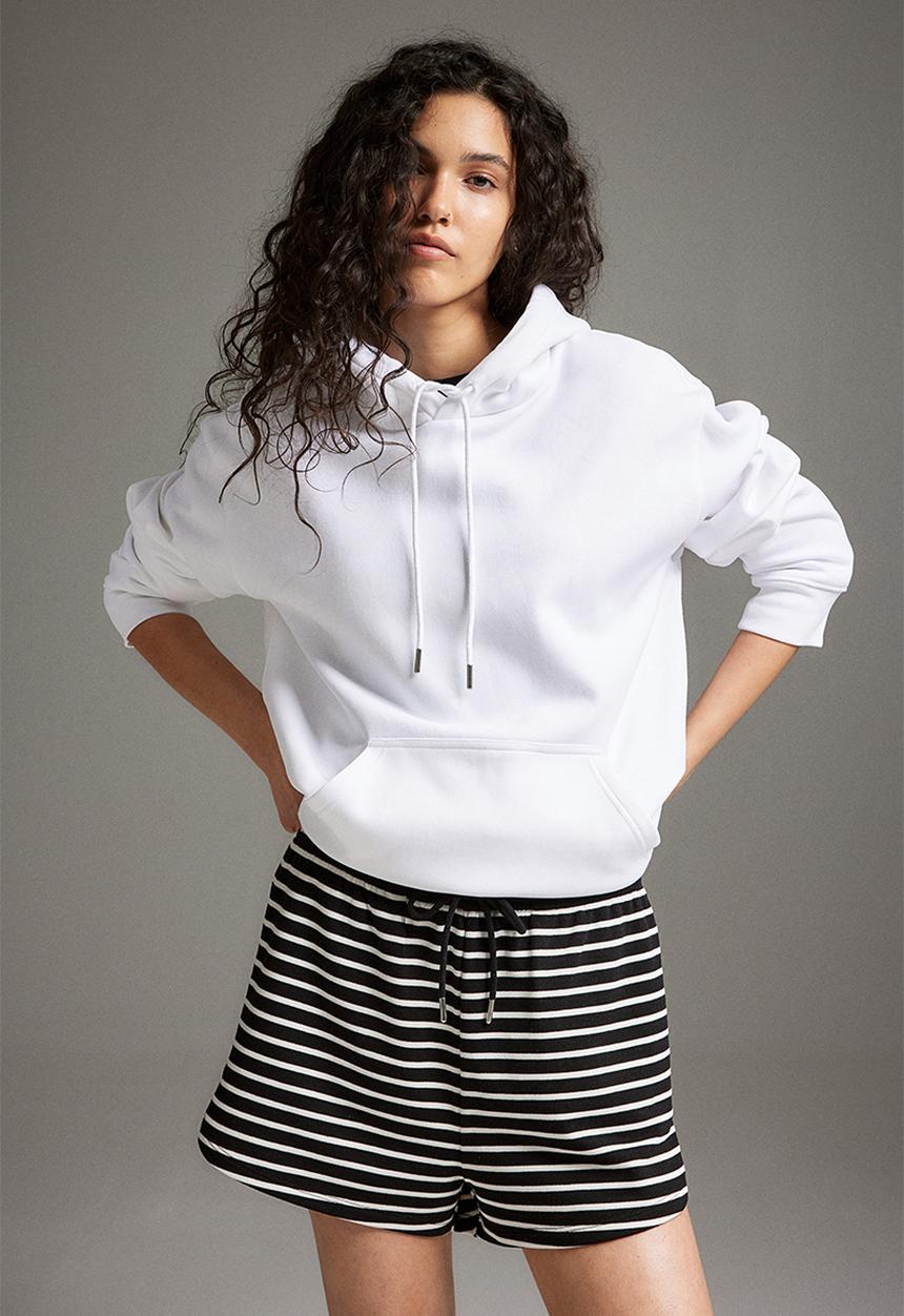 H&M - Sweatshirt shorts - black/white striped