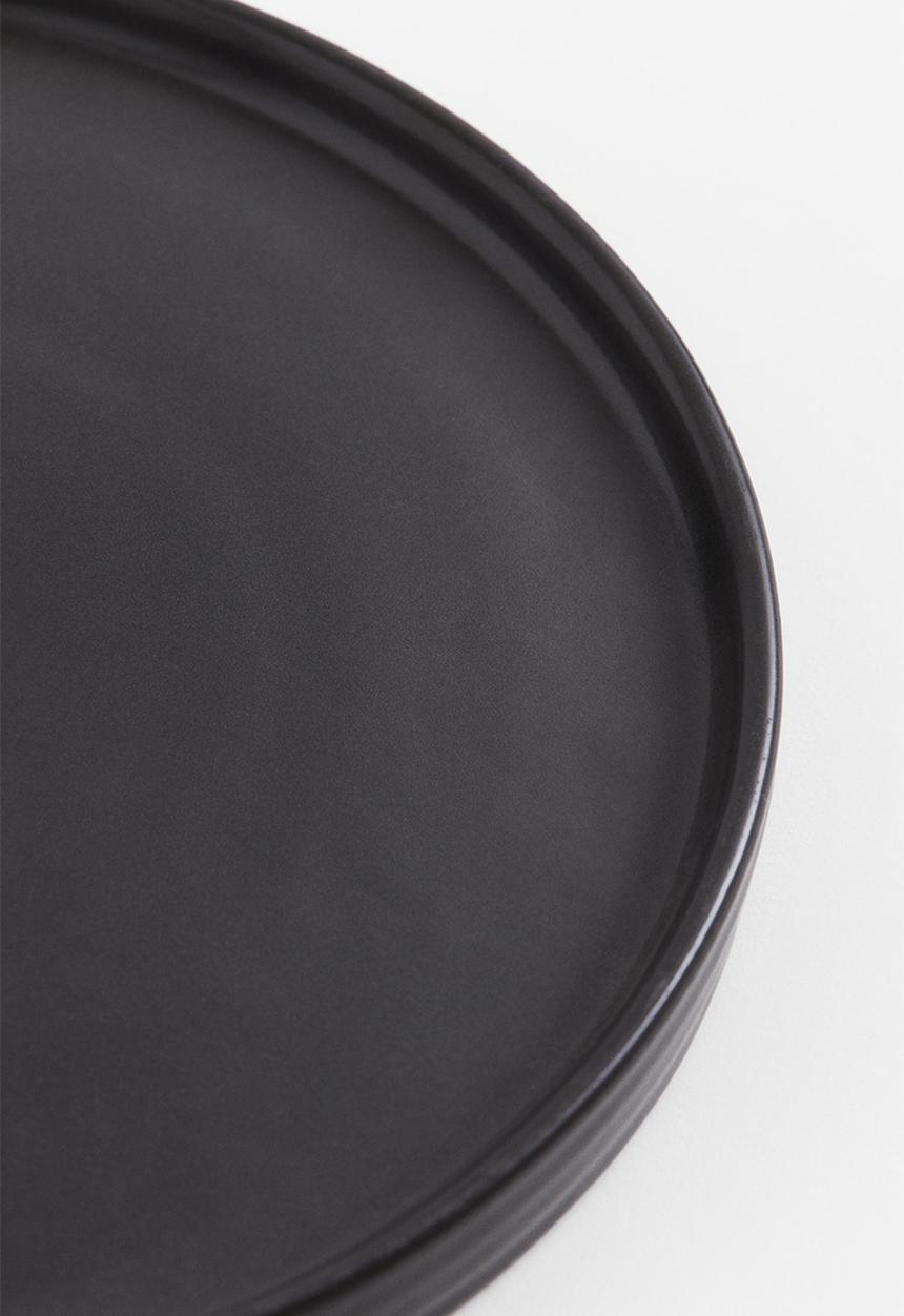 H&M - Small stoneware plate - black
