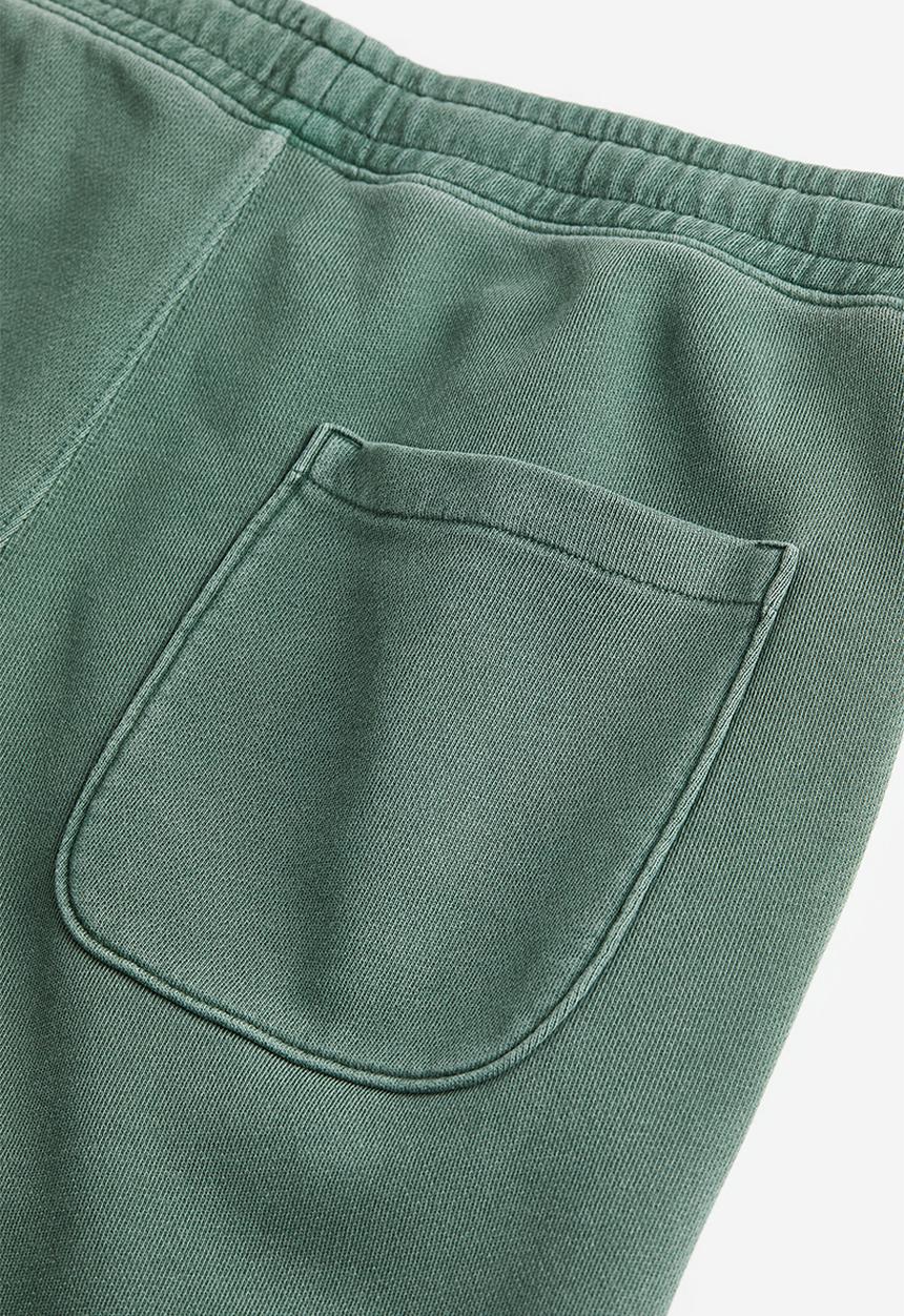 H&M - Regular fit sweatshorts - washed green