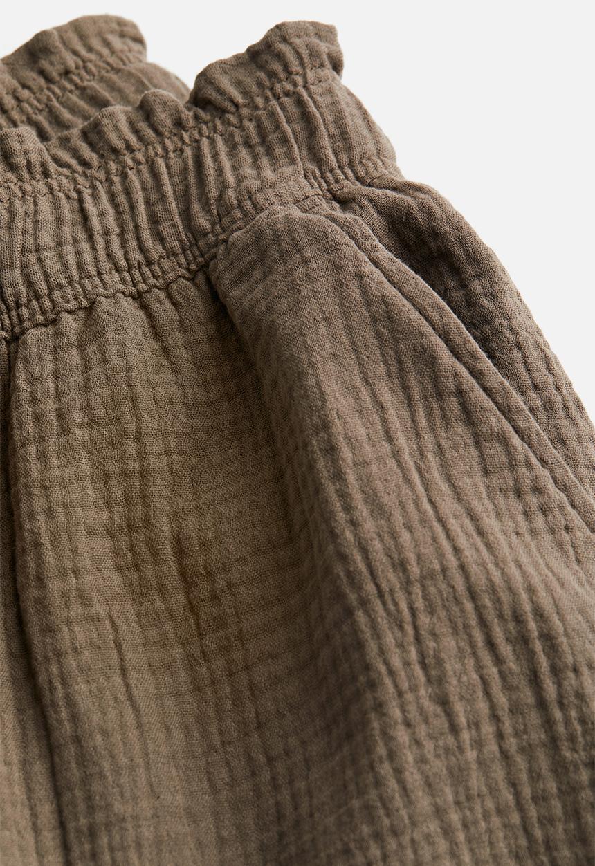 H&M - Crinkled cotton shorts - dark mole 