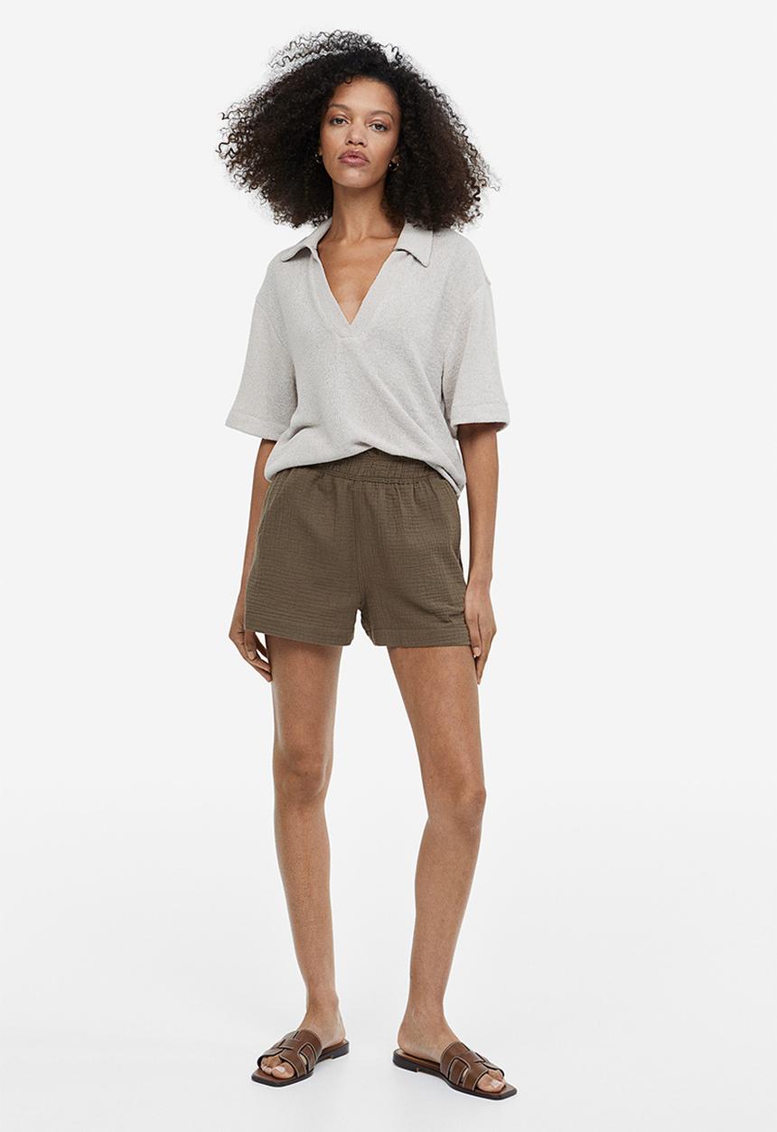 H&M - Crinkled cotton shorts - dark mole 