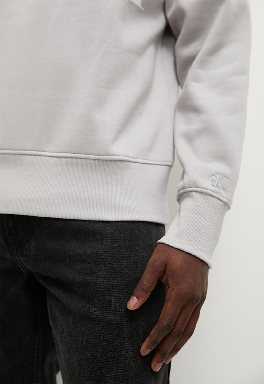 Calvin Klein - Glitched ck logo crew neck - porpoise
