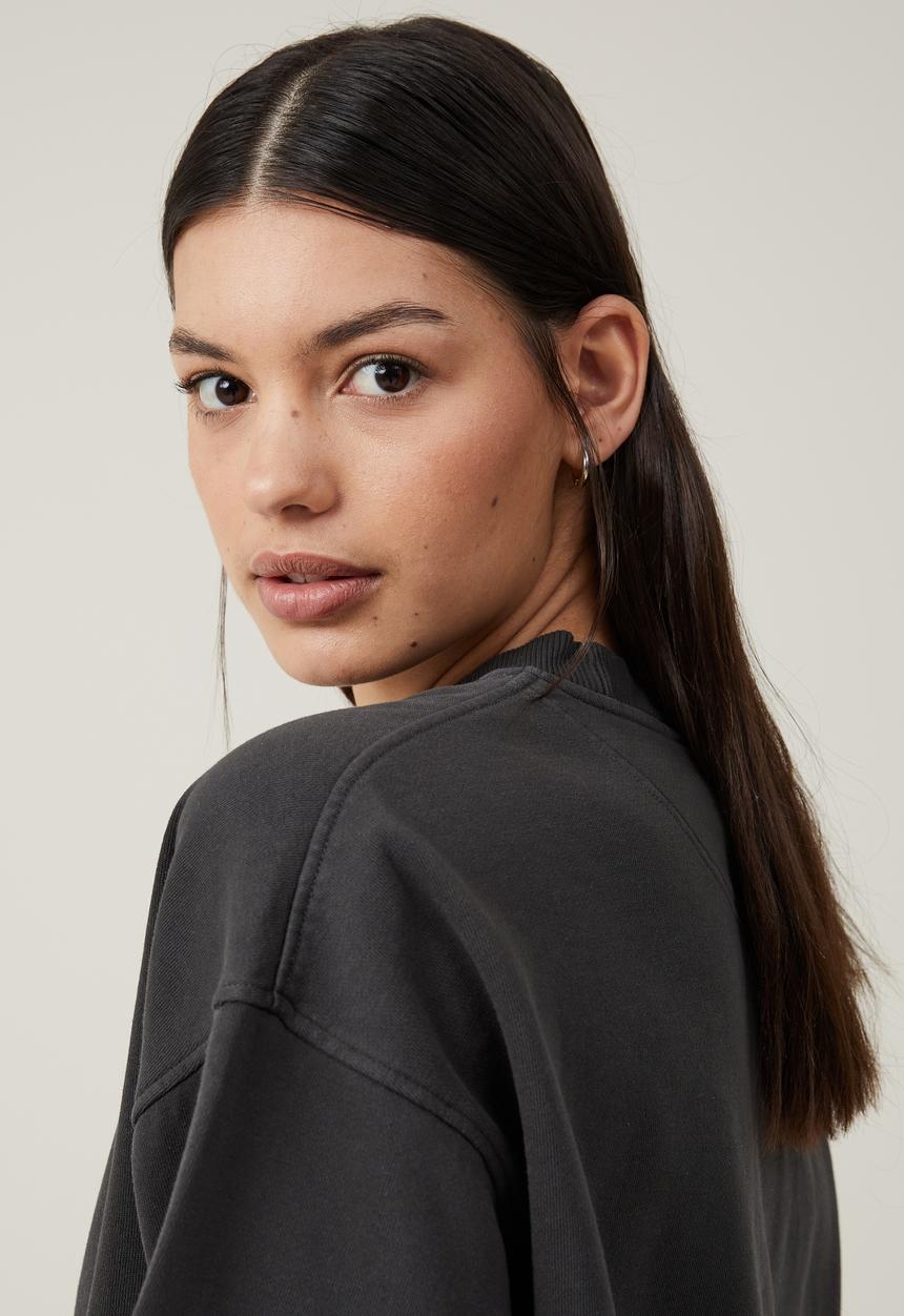 Cotton On - Classic Washed Crew Sweatshirt - Washed Black