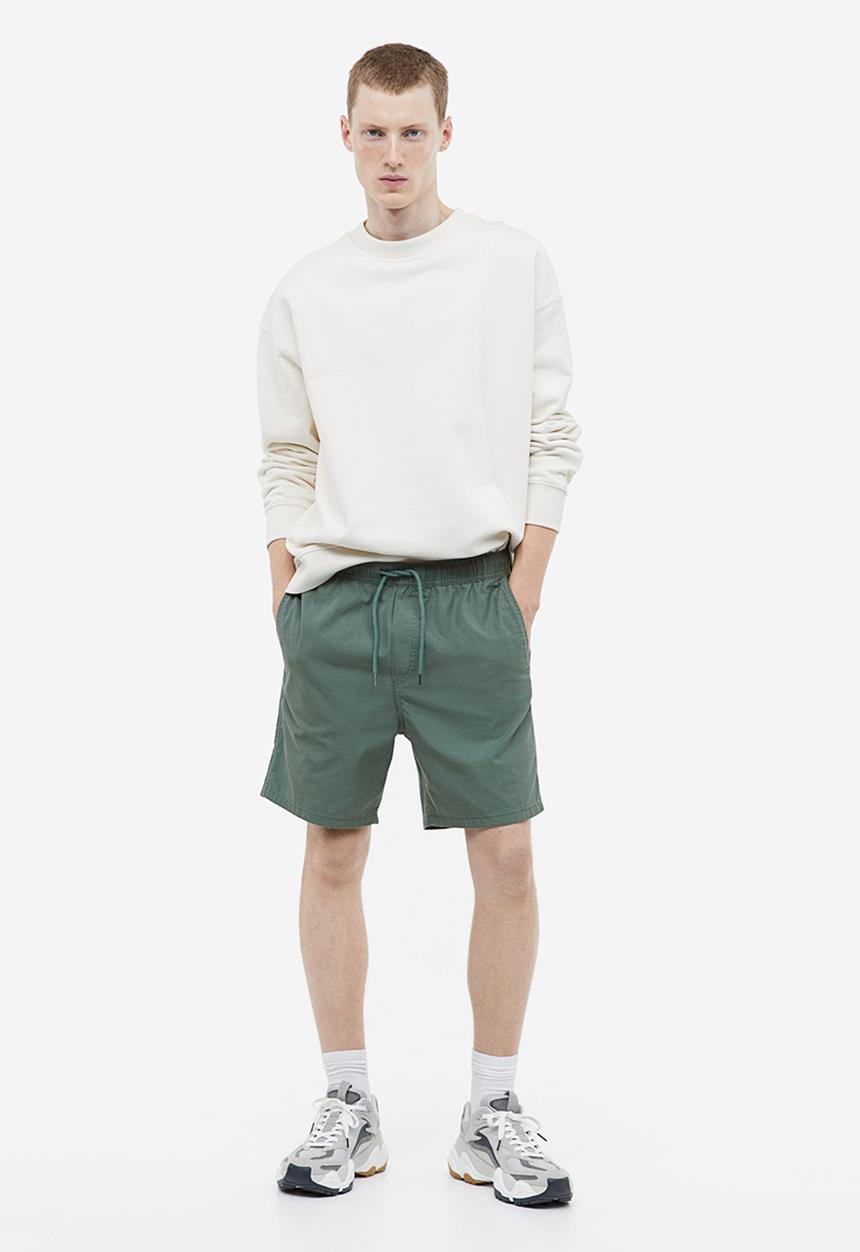 H&M - Regular fit cotton shorts - green