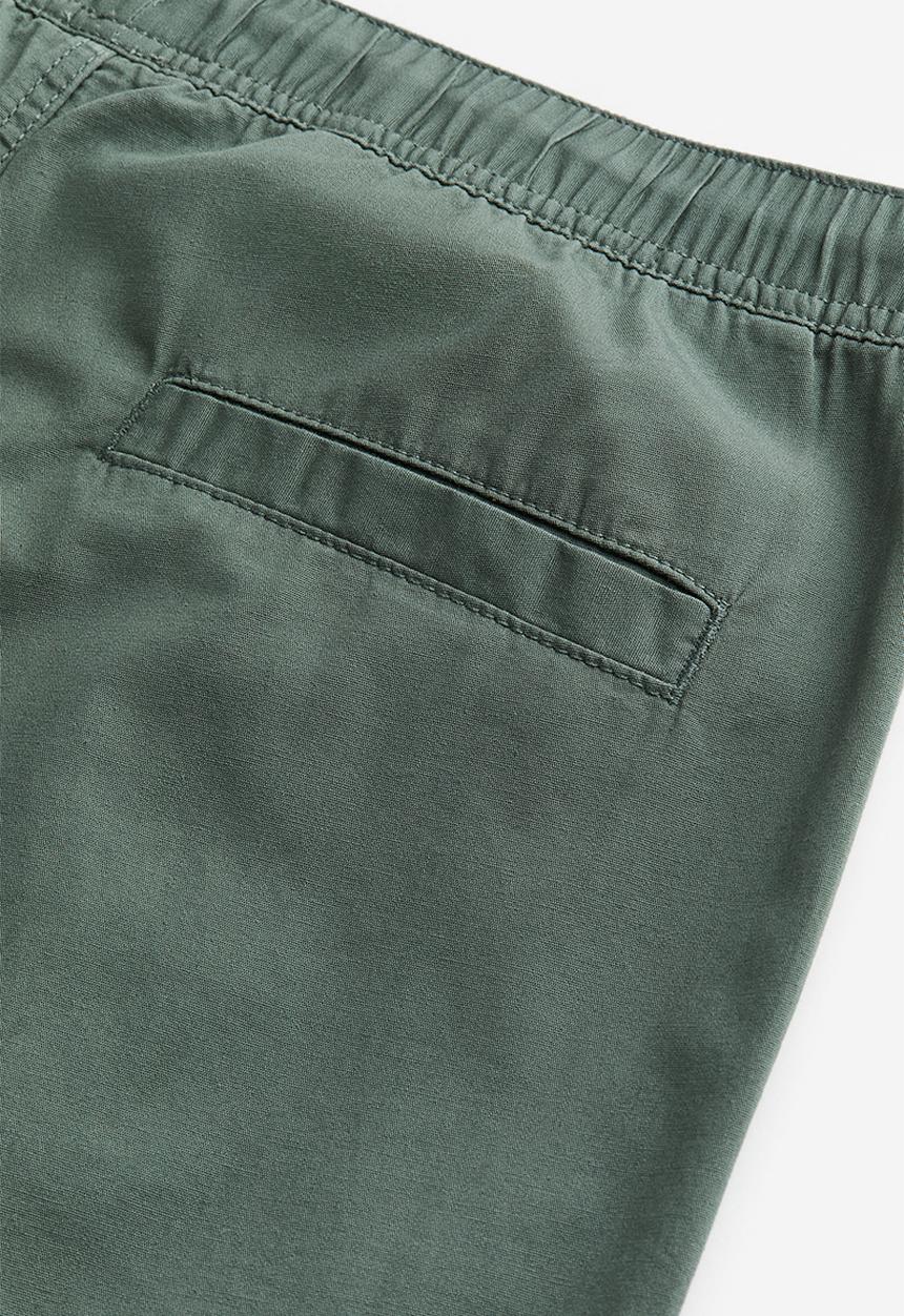 H&M - Regular fit cotton shorts - green