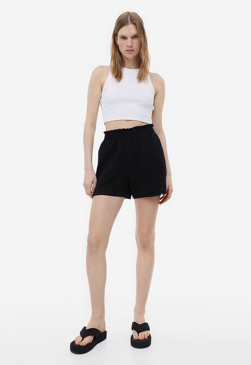 H&M - Crinkled cotton shorts - black