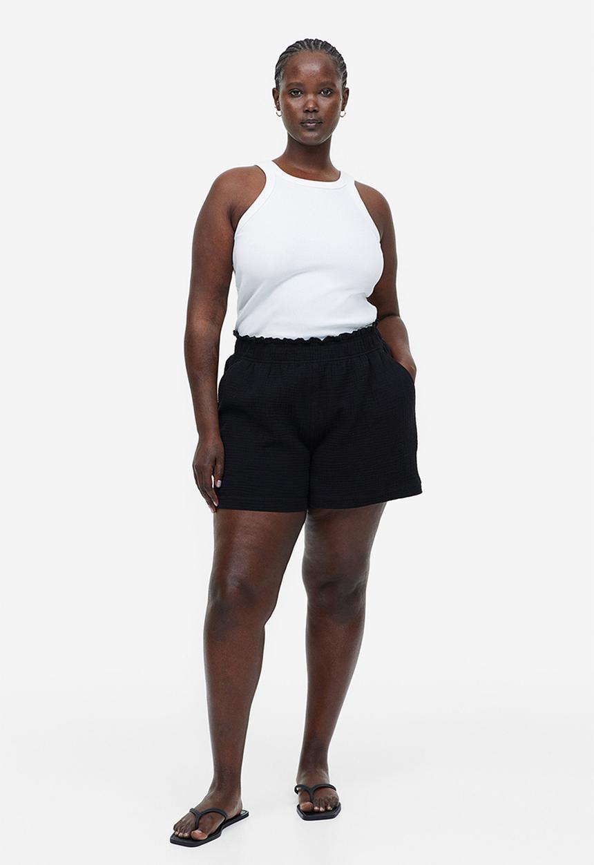 H&M - Crinkled cotton shorts - black