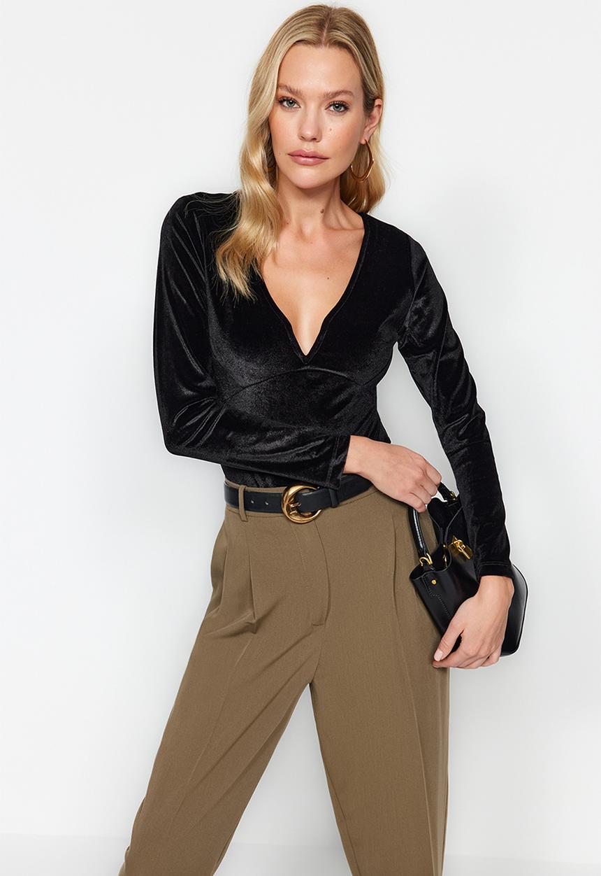 Trendyol - Velvet smart fitted v-neck bodysuit - black