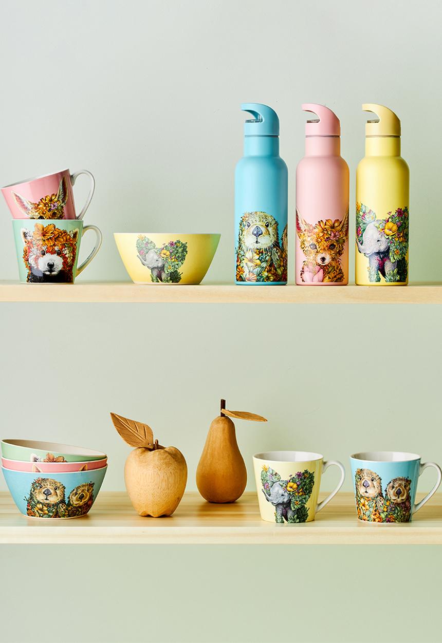 Maxwell & Williams - Wild planet bottle - sea otters