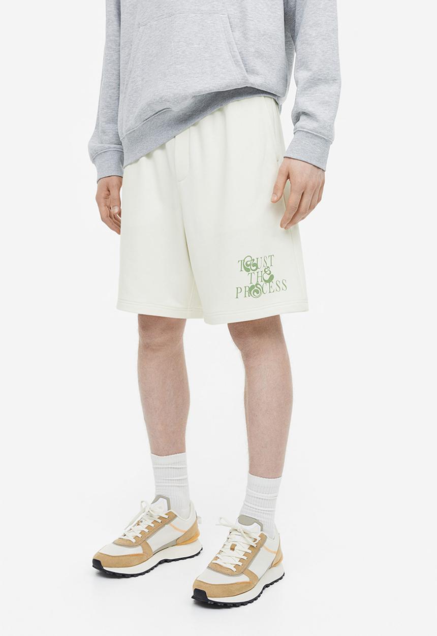 H&M - Coolmax® relaxed fit sweatshorts - white trust the process