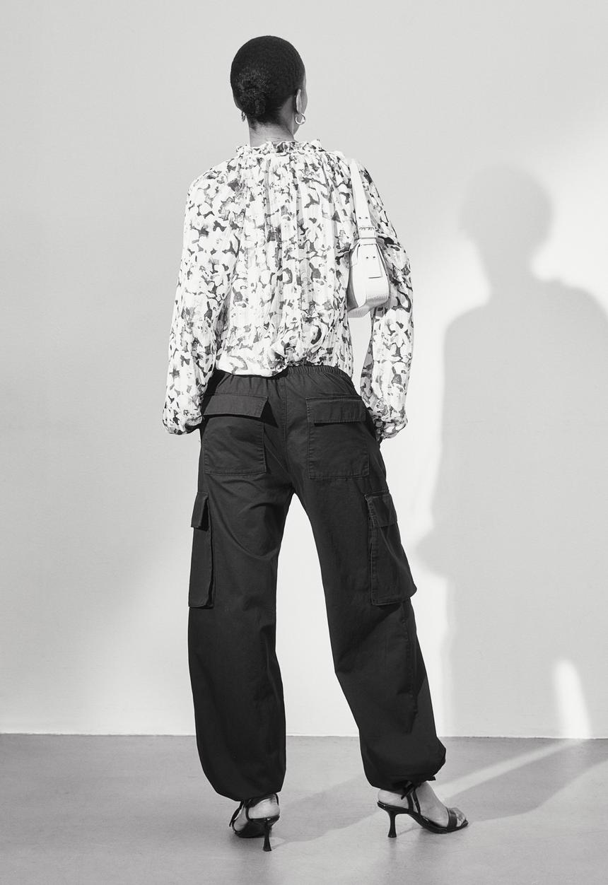 H&M - Cargo trousers - black