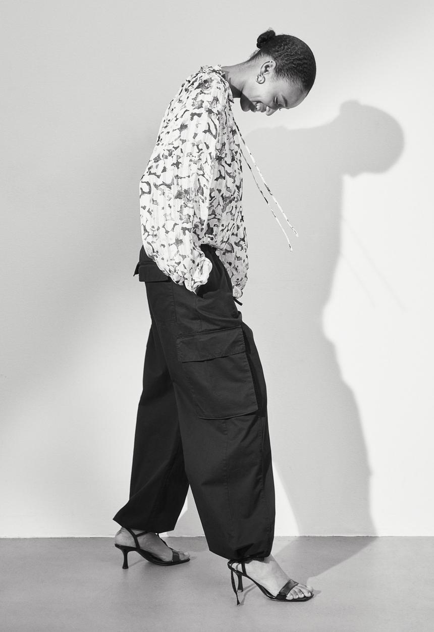 H&M - Cargo trousers - black