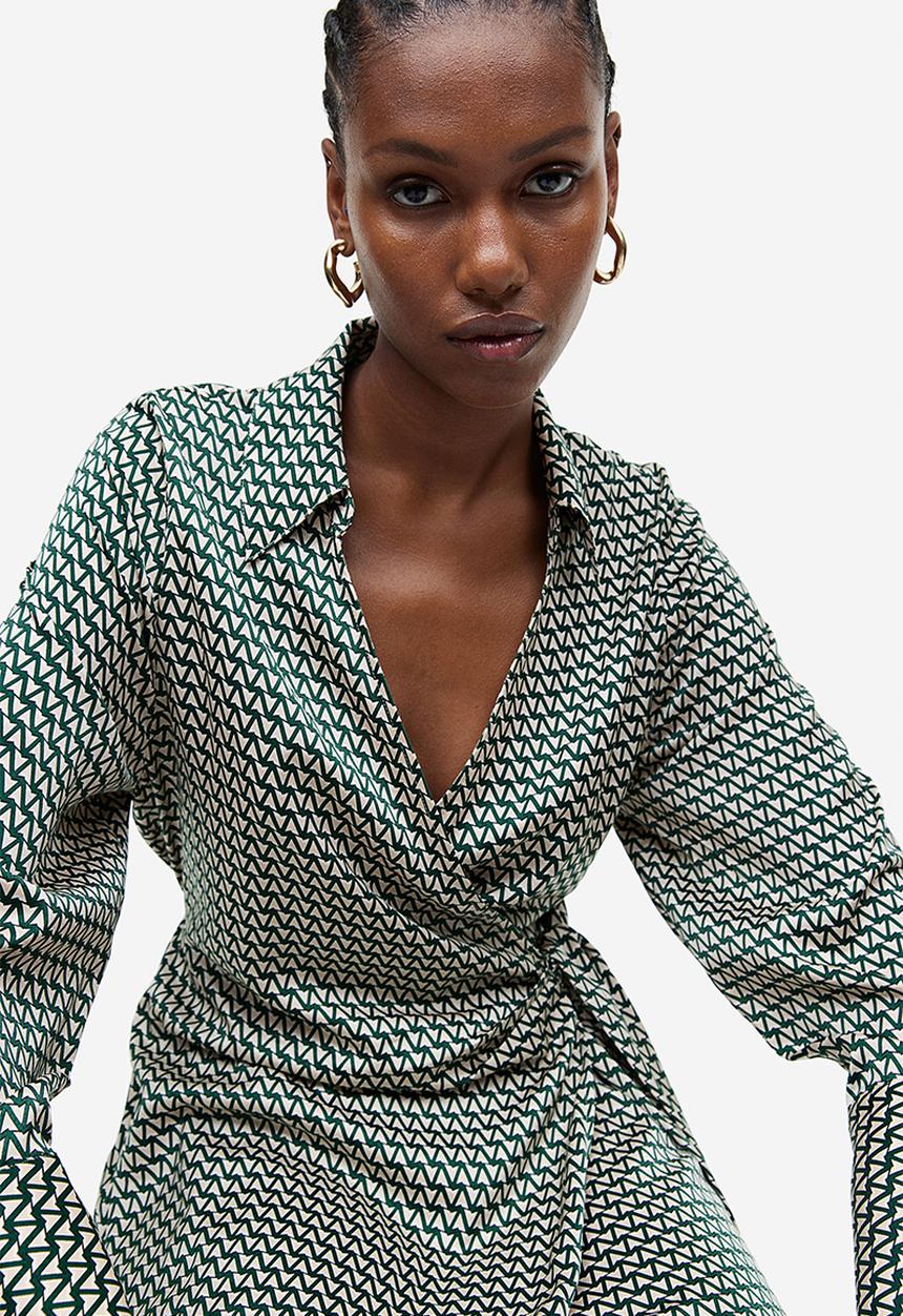 H&M - Satin wrap dress - dark green/patterned