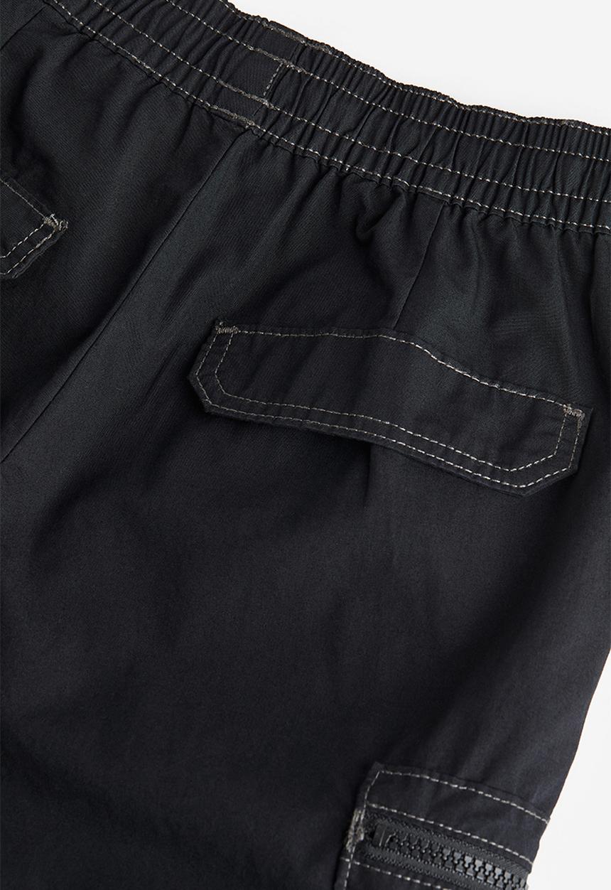 H&M - Loose fit cargo trousers - black