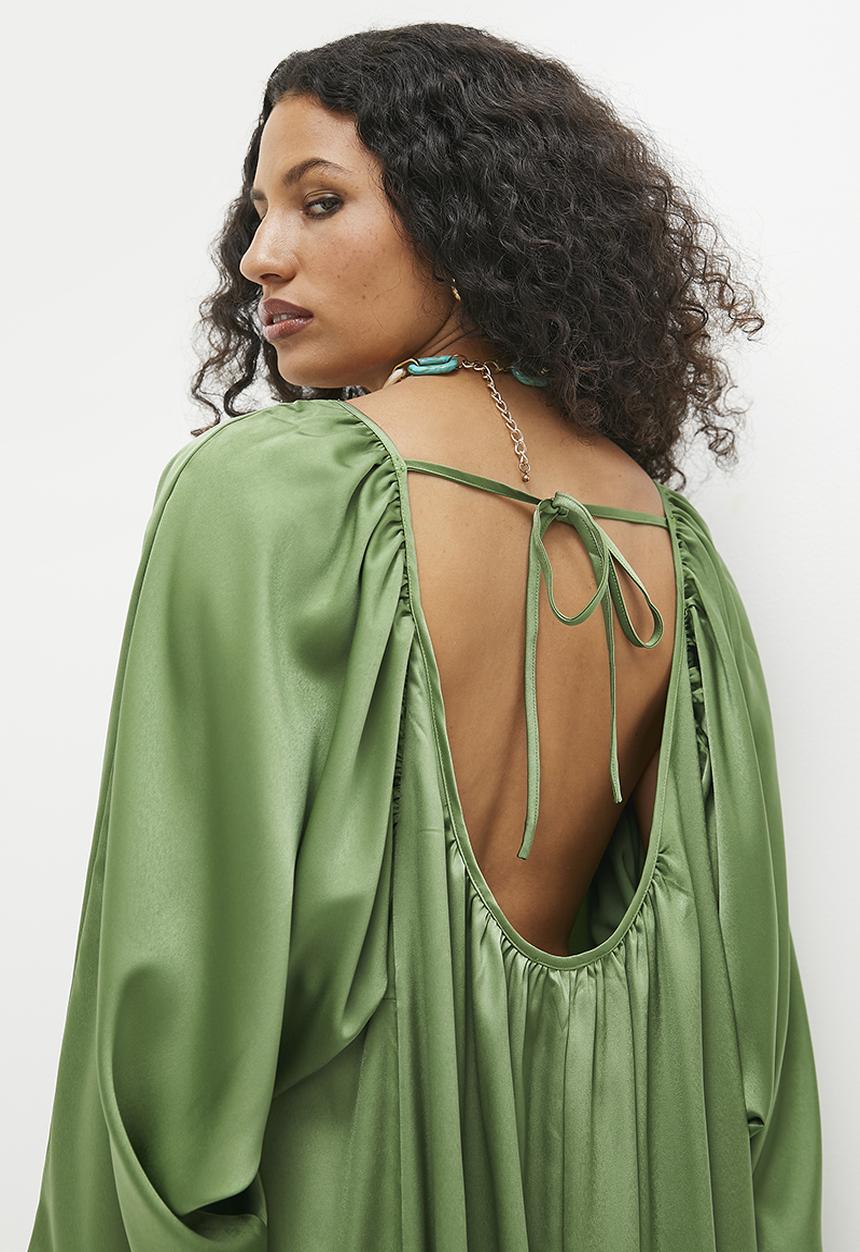 VELVET - Statement sleeve kaftan dress with coop back - londen frost