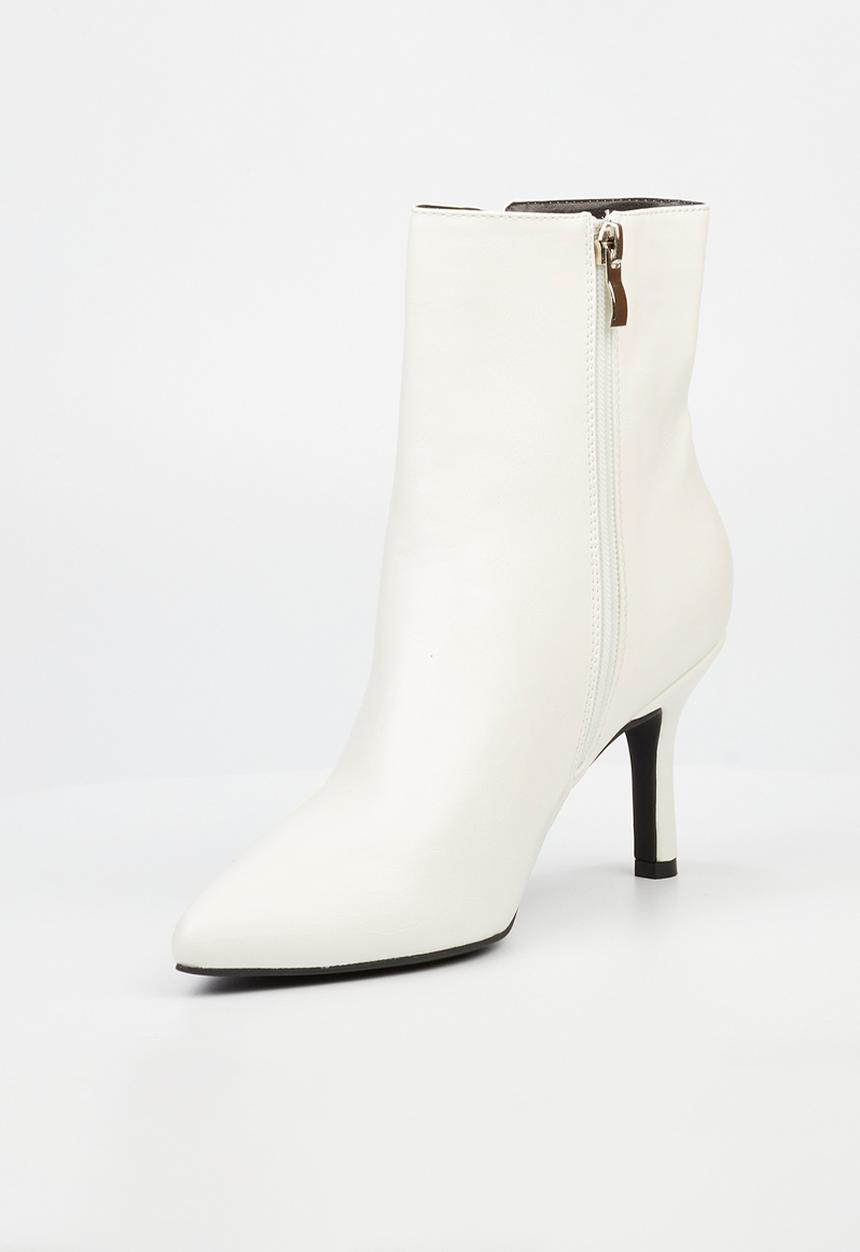 Butterfly Feet - Lively 3 kitten heel boot - white