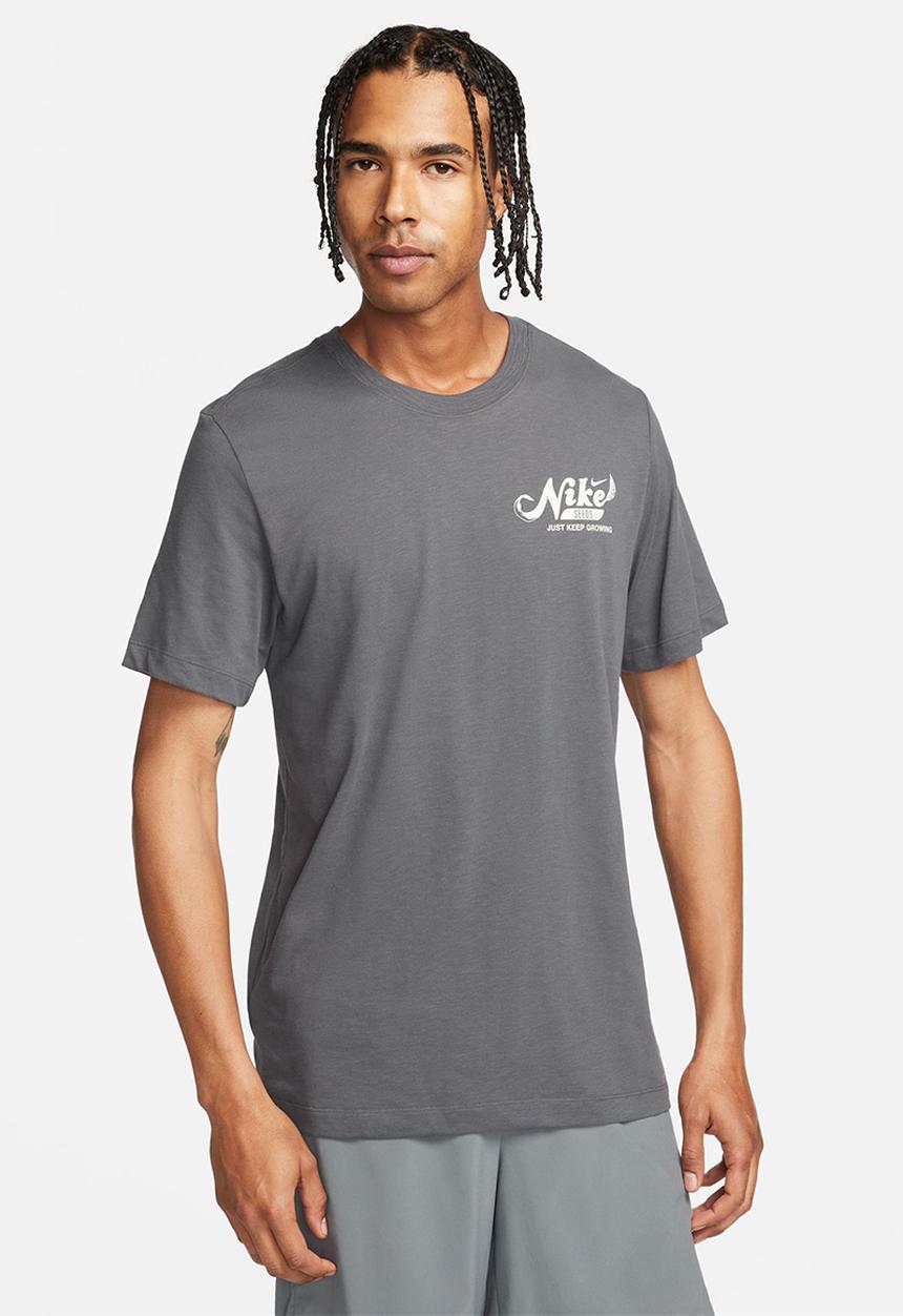 Nike -  Dri-FIT Fitness Tee Slub Gfx - Iron Grey