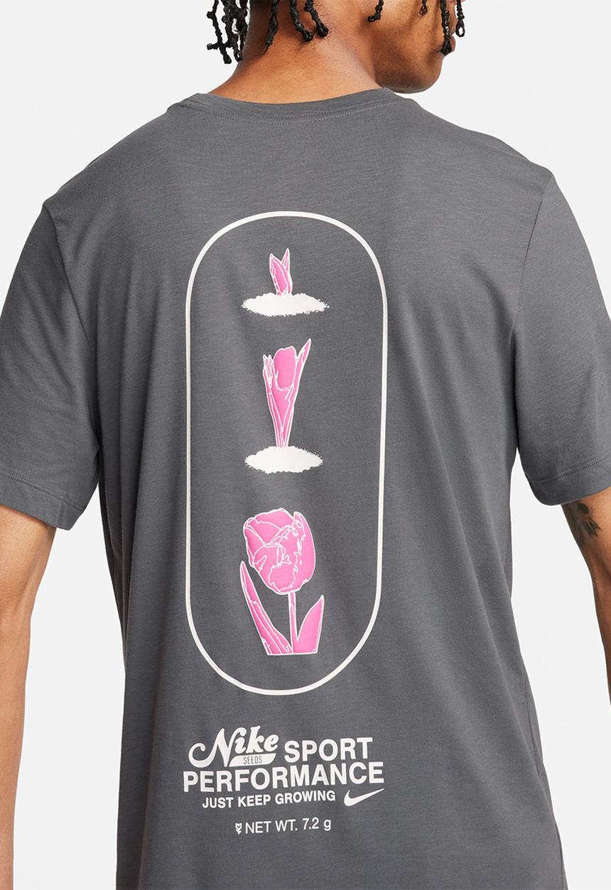 Nike -  Dri-FIT Fitness Tee Slub Gfx - Iron Grey