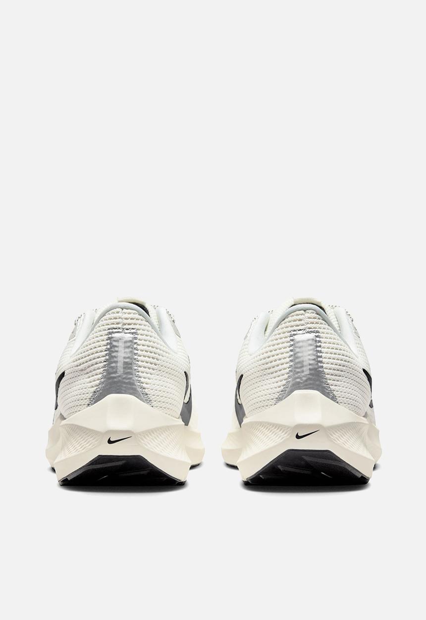 Nike - Nike pegasus 40 - sail/black-coconut milk/white