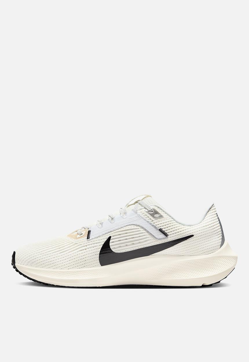 Nike - Nike pegasus 40 - sail/black-coconut milk/white