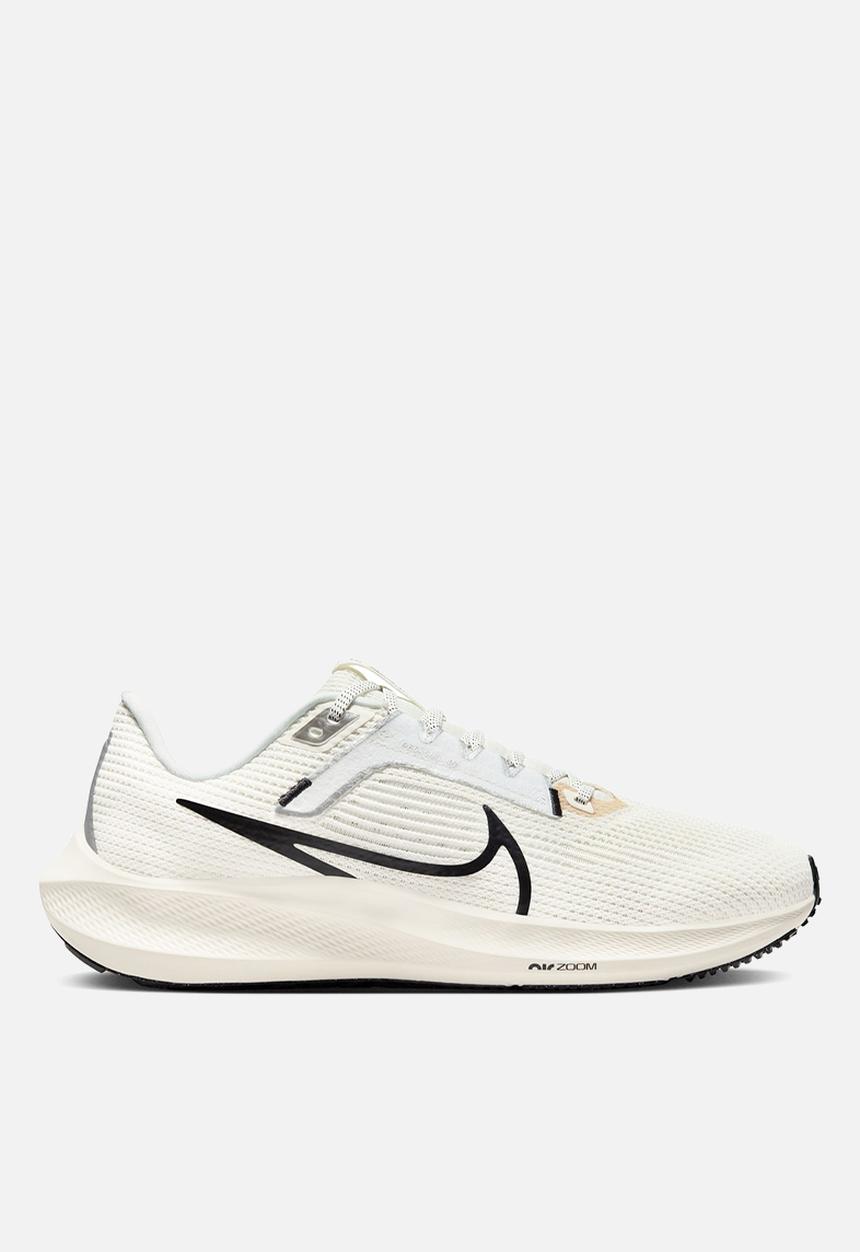 Nike - Nike pegasus 40 - sail/black-coconut milk/white