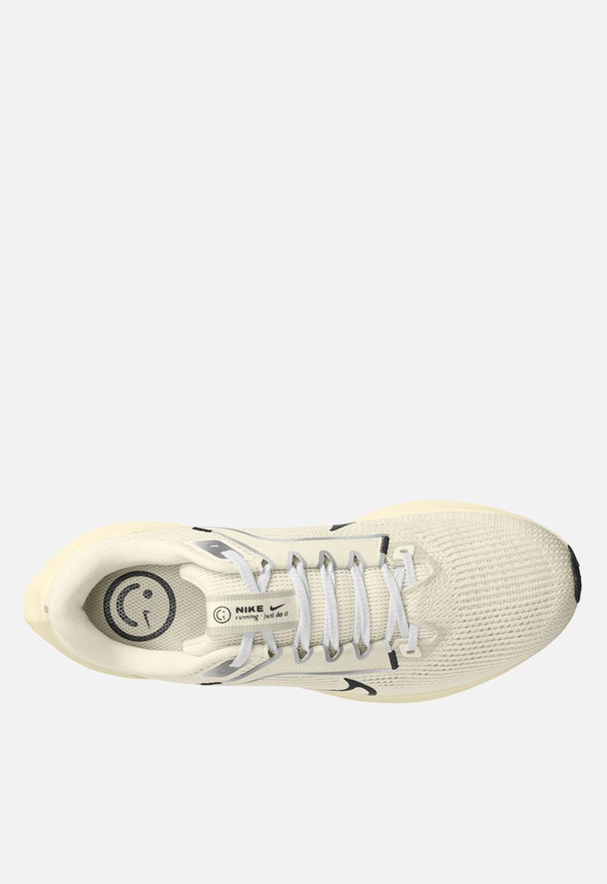 Nike - Nike pegasus 40 - sail/black-coconut milk/white