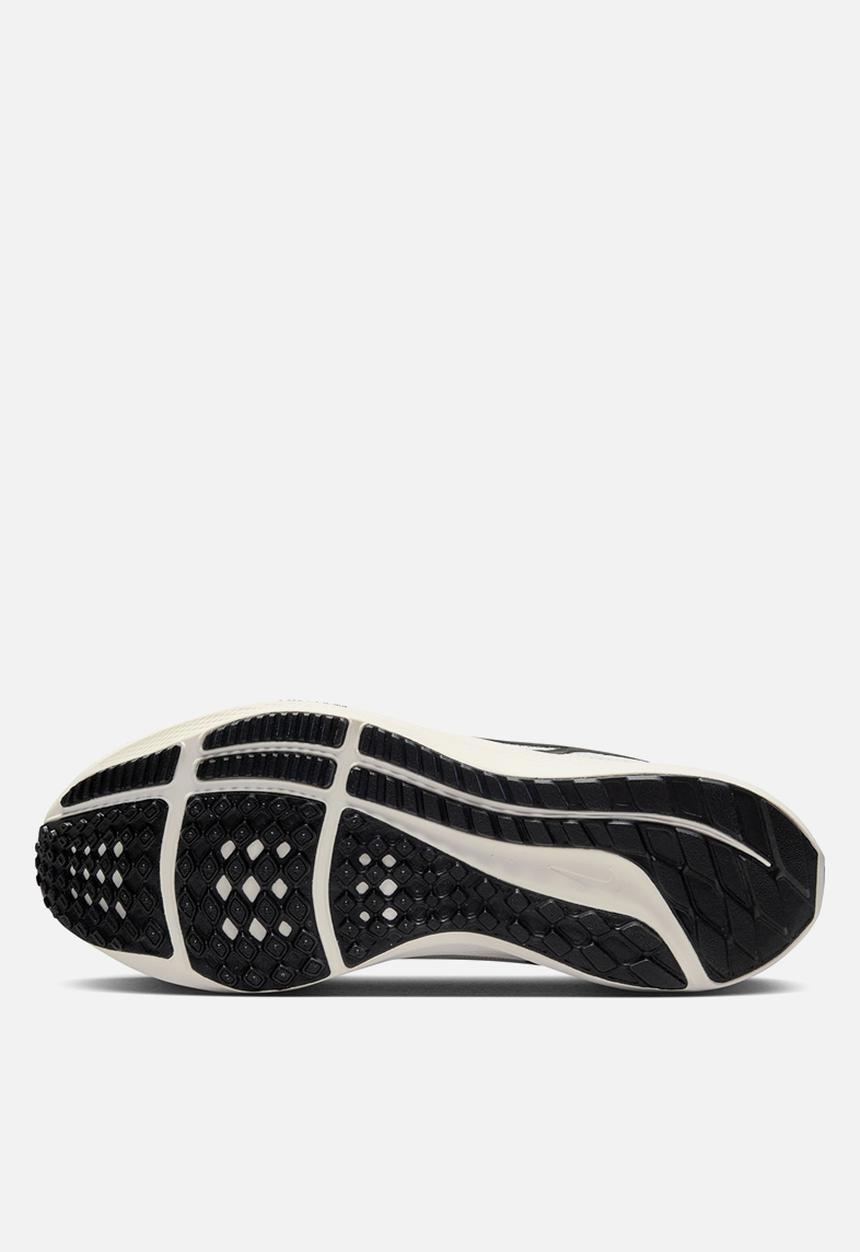 Nike - Nike pegasus 40 - sail/black-coconut milk/white
