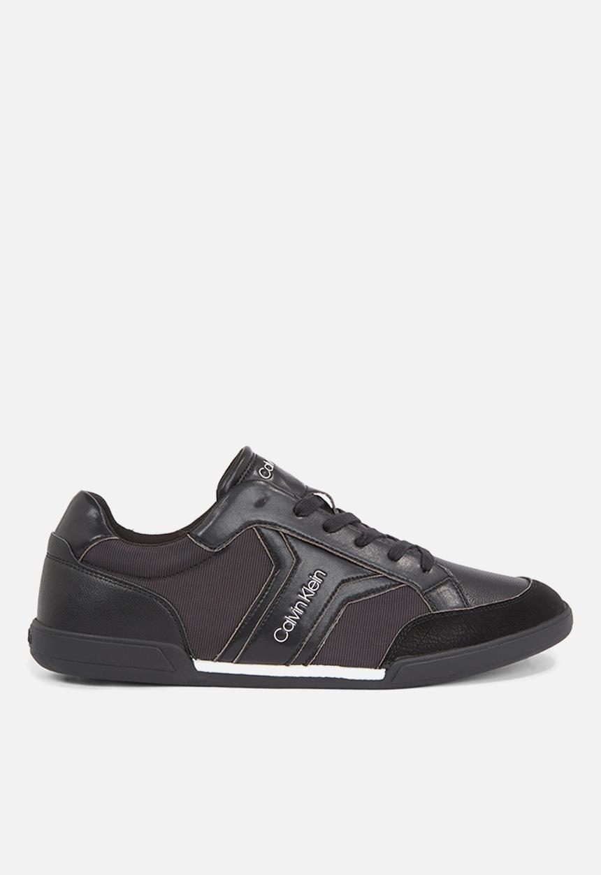 Calvin Klein - Low profile casual