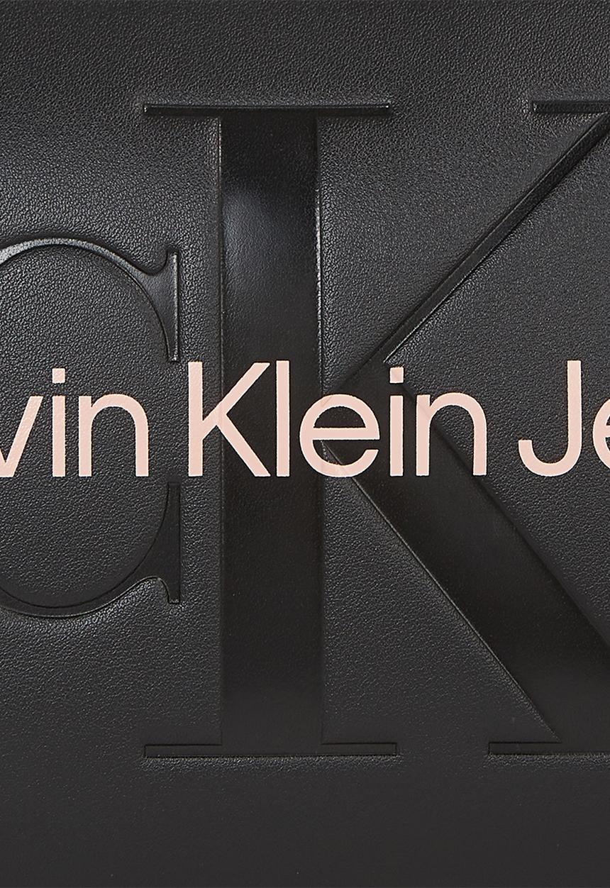 Calvin Klein - Sculpted camera pouch - black with rose