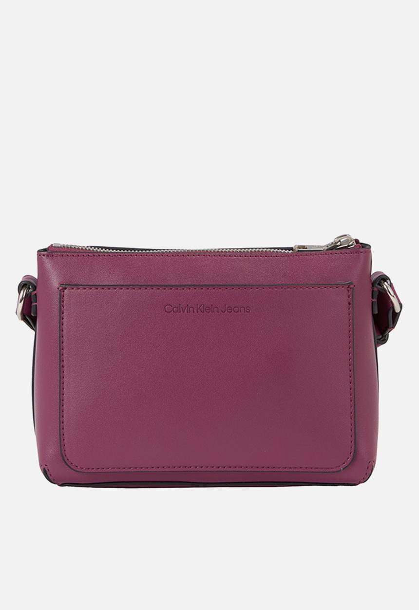 Calvin Klein - Sculpted camera pouch - purple