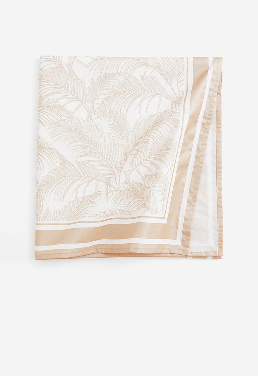 H&M - Shimmering tablecloth - white & gold 