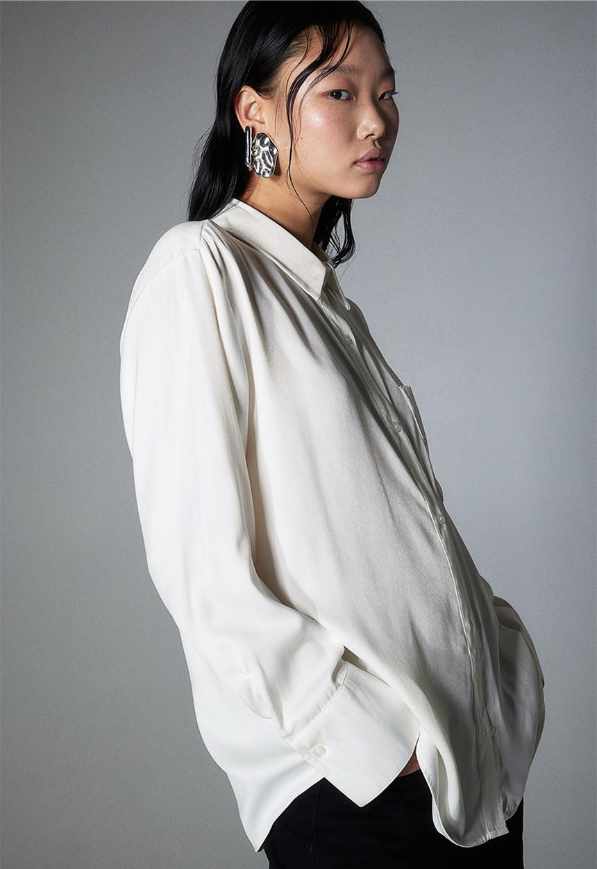 H&M - Shirt with a sheen - white