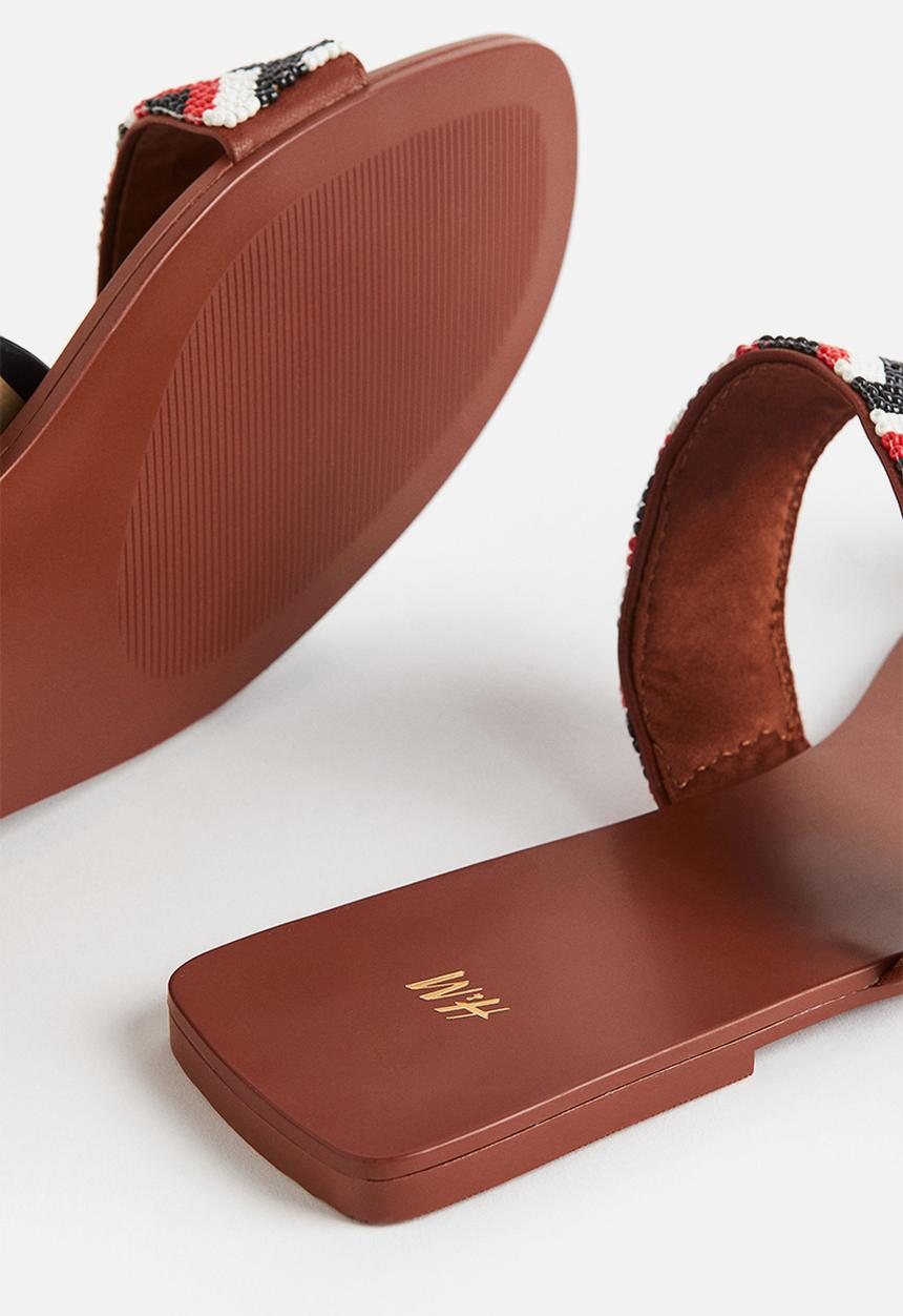 H&M - Beaded slides - Red Patterned