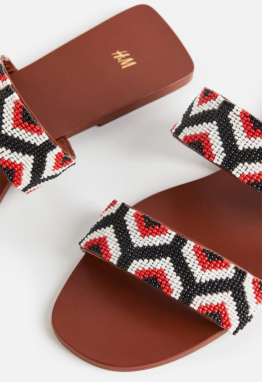 H&M - Beaded slides - Red Patterned