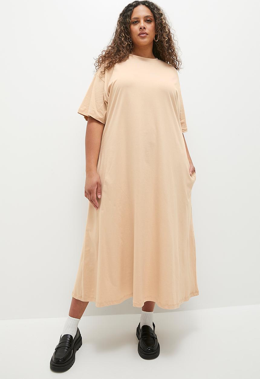 Superbalist - Plus trapeze T-shirt dress with pockets - neutral