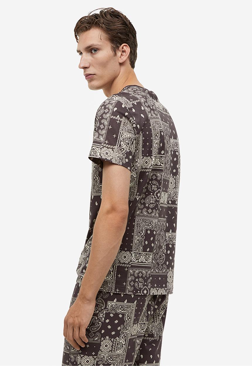 H&M - Regular fit pyjama t-shirt and shorts - brown