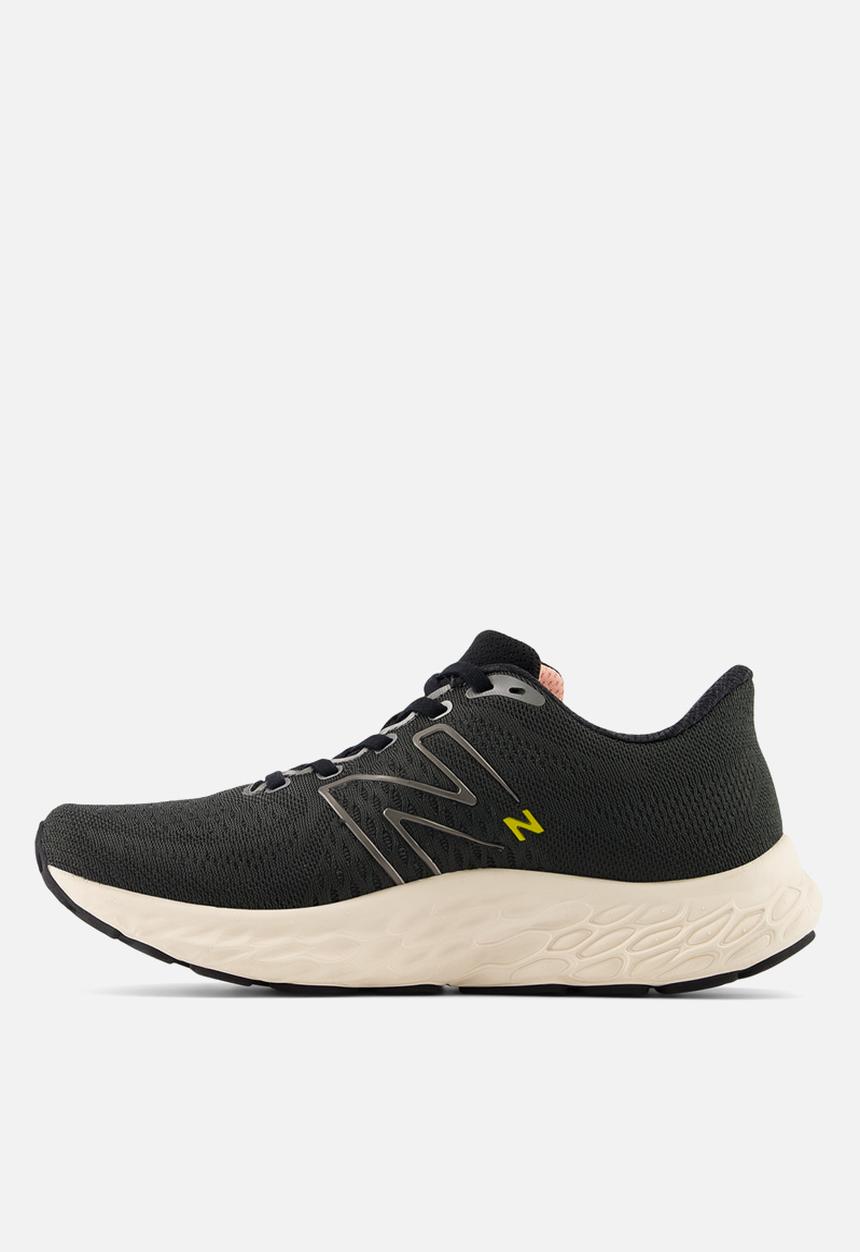New Balance  - Fresh Foam X EVOZ v3 - Black