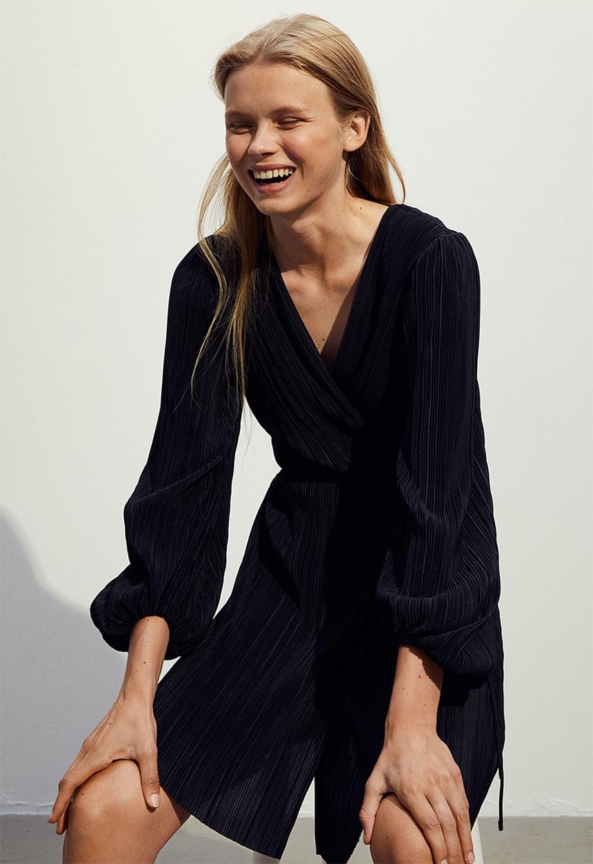 H&M - Plissé wrap dress - black