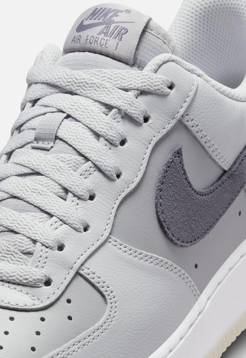 Nike - AIR FORCE 1 '07 LV8