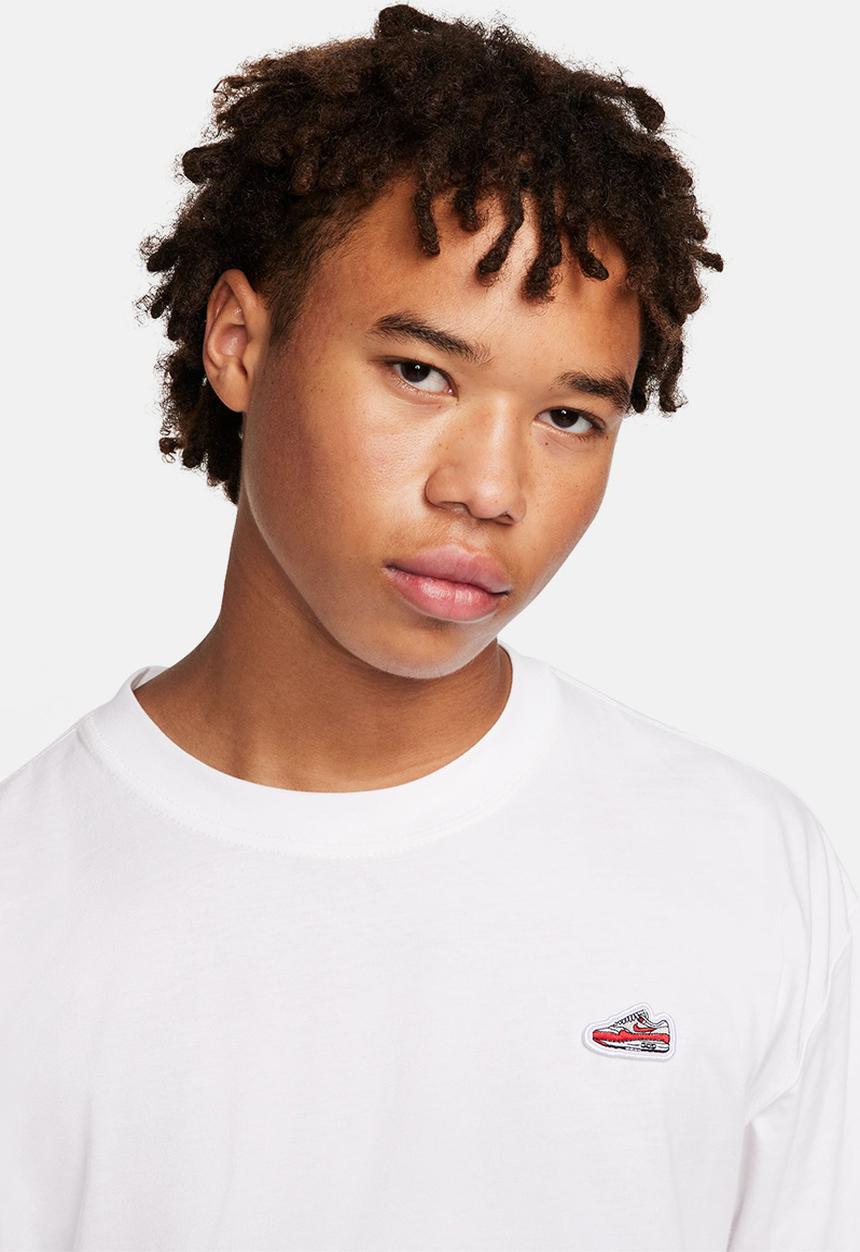 Nike - NSW Max90 sneaker patch tee - white