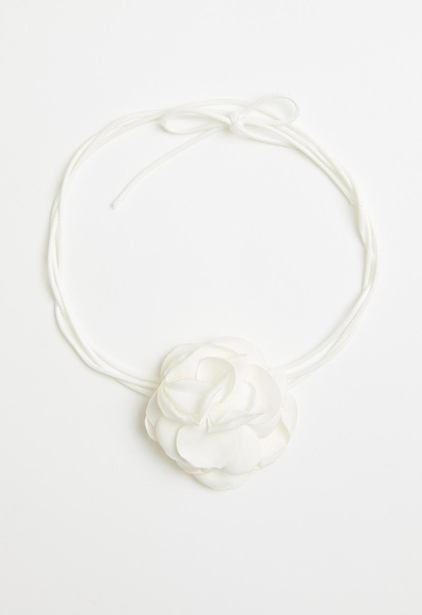 Superbalist - Flower choker necklace - cream