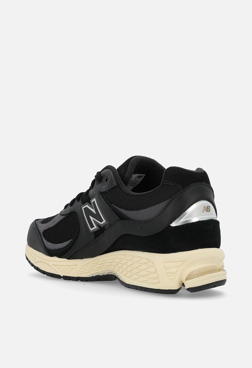 New Balance  - 2002R