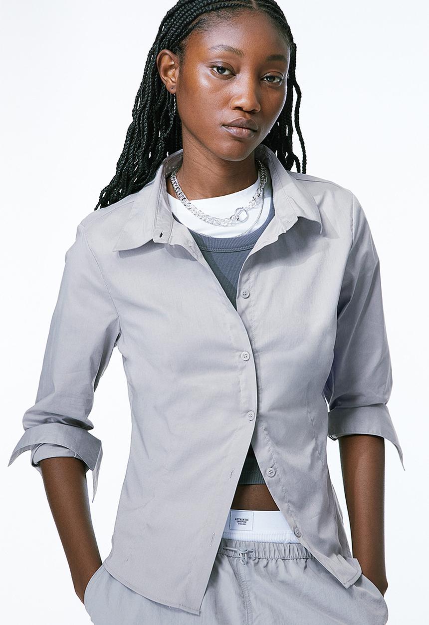 H&M - Fitted poplin shirt - grey