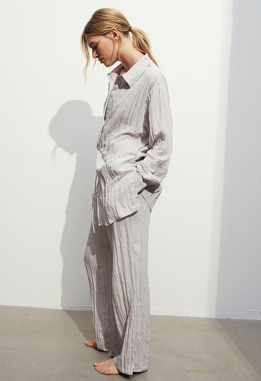 H&M - Crinkled loungewear trousers - light greige