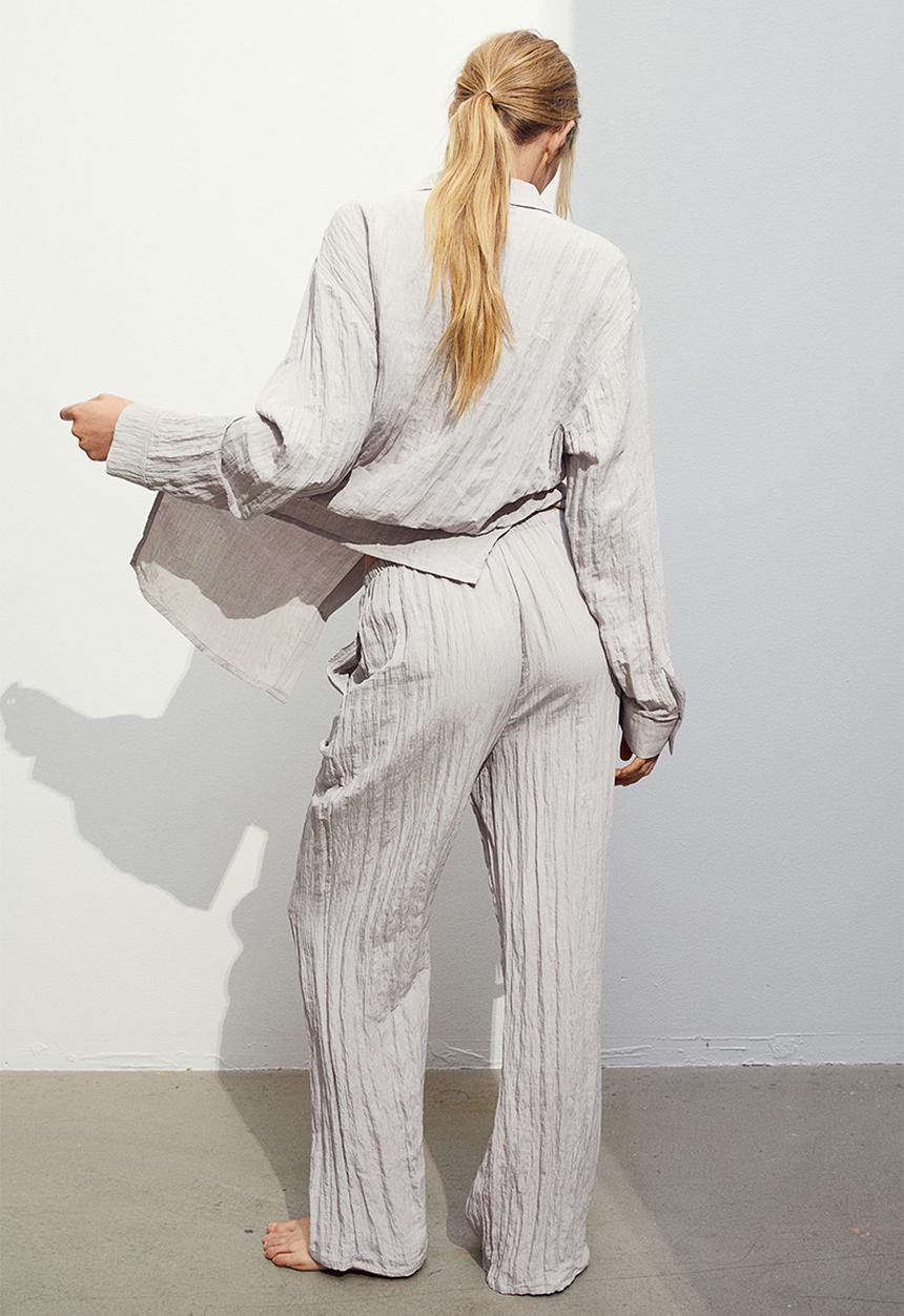 H&M - Crinkled loungewear trousers - light greige