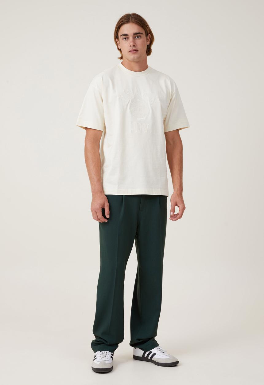 Cotton On - Box Fit College T-shirt - Cream Puff/Track Div